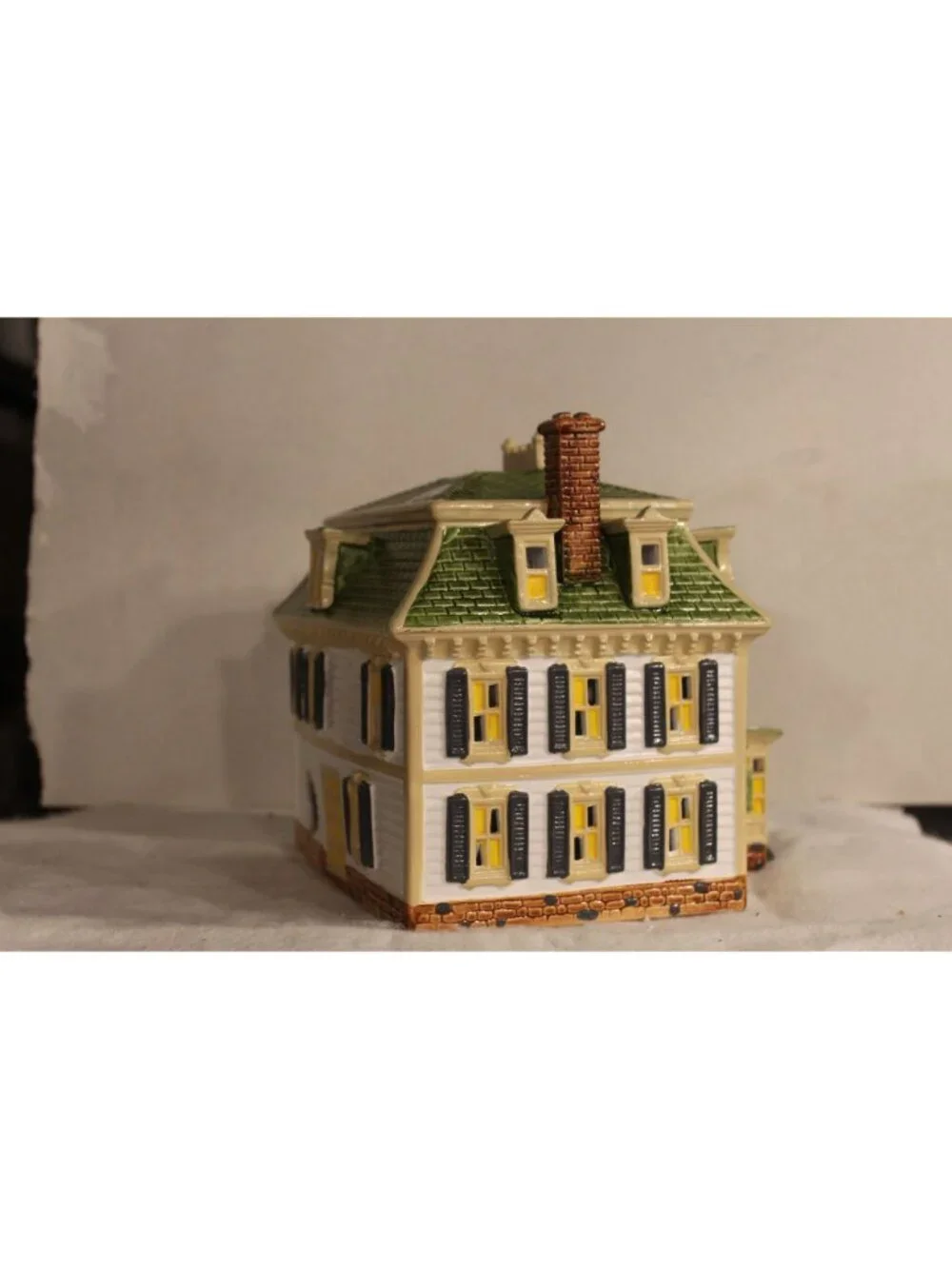 Dept 56 Snow Village - Maple Ridge Inn - Picture 4 of 5